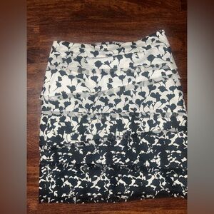 White House Black Market Black Floral Mini Short Lined Skirt Women’s Size 6